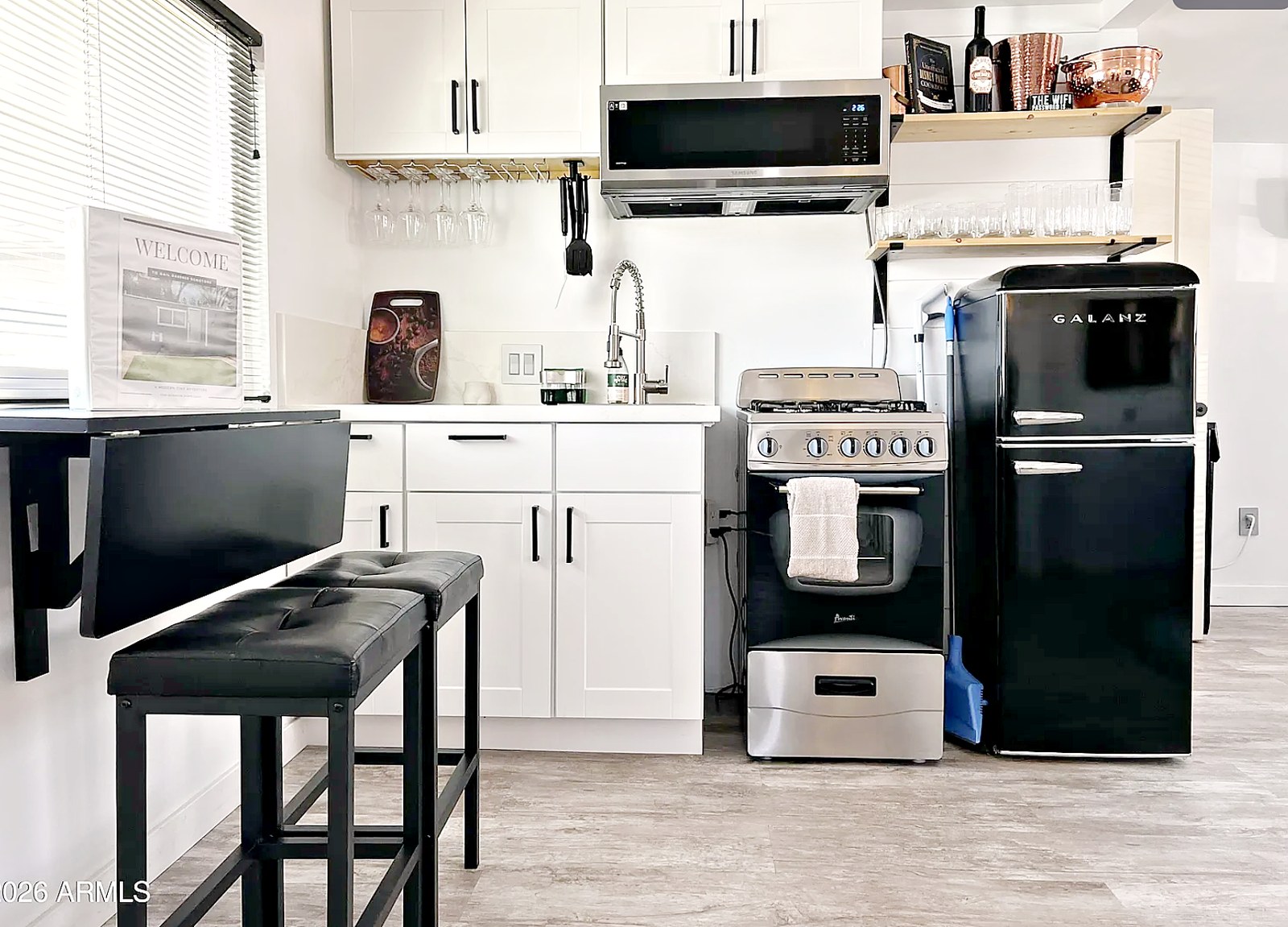 Kitchen with quartz and shelving